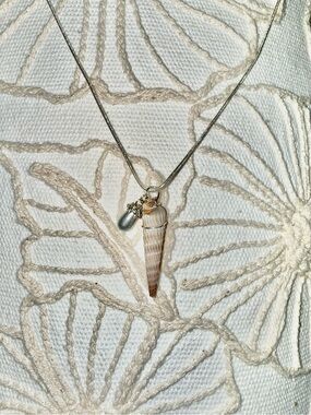 Seashell and Pearl Accent Necklace - Natural Beige Shell